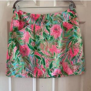 Lilly Pulitzer Knit Jonas Skort in Coming in Hot Print
Size 12